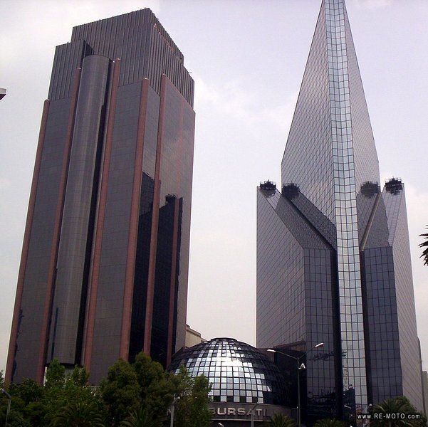 Modern buildings on Av. Reforma