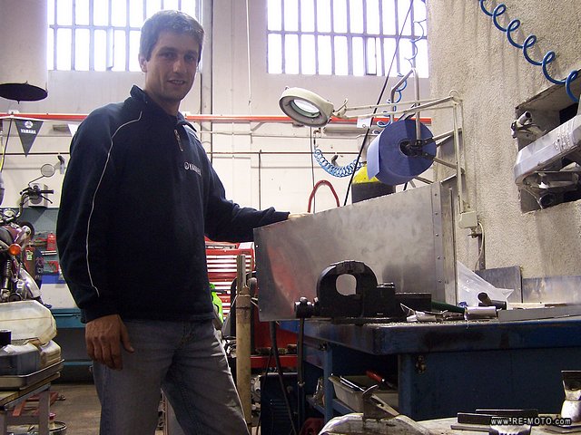 The dealer TCR in Sabadell lent us their workshop and tools to do the work.