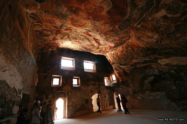 Cuevas del monasterio de Sumela