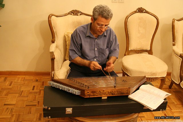 The santur in a typical Iranian instrument.