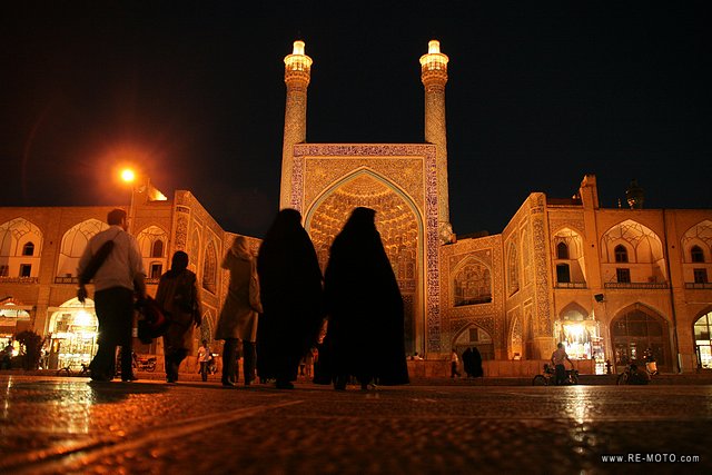 De noche en la plaza del Imam.