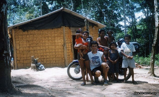 Indigenous family (Patax&oacute; tribe)