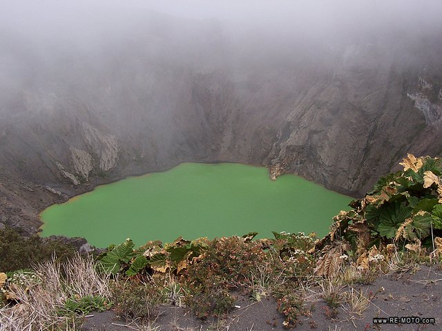 Krater des Vulkans Iraz&uacute;