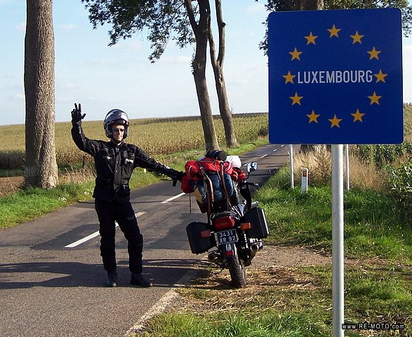 We enter Luxembourg from Belgium on the XJ900 lent to us by our friend Vicente for a few days.