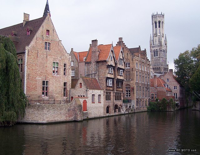 Like Amsterdam and Stockholm, Bruges is known as the Venice of the north thanks to the large number of beautiful canals that run through the city.