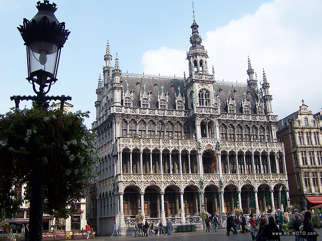 The neo-gothic "house of the king", which today accommodates the City Museum.