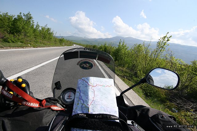 Seguimos camino hacia Split, donde haremos un service a las motos.