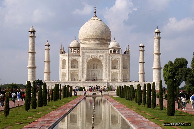 Having the Taj Mahal right in front of our eyes was more appealing than we had ever imagined. 